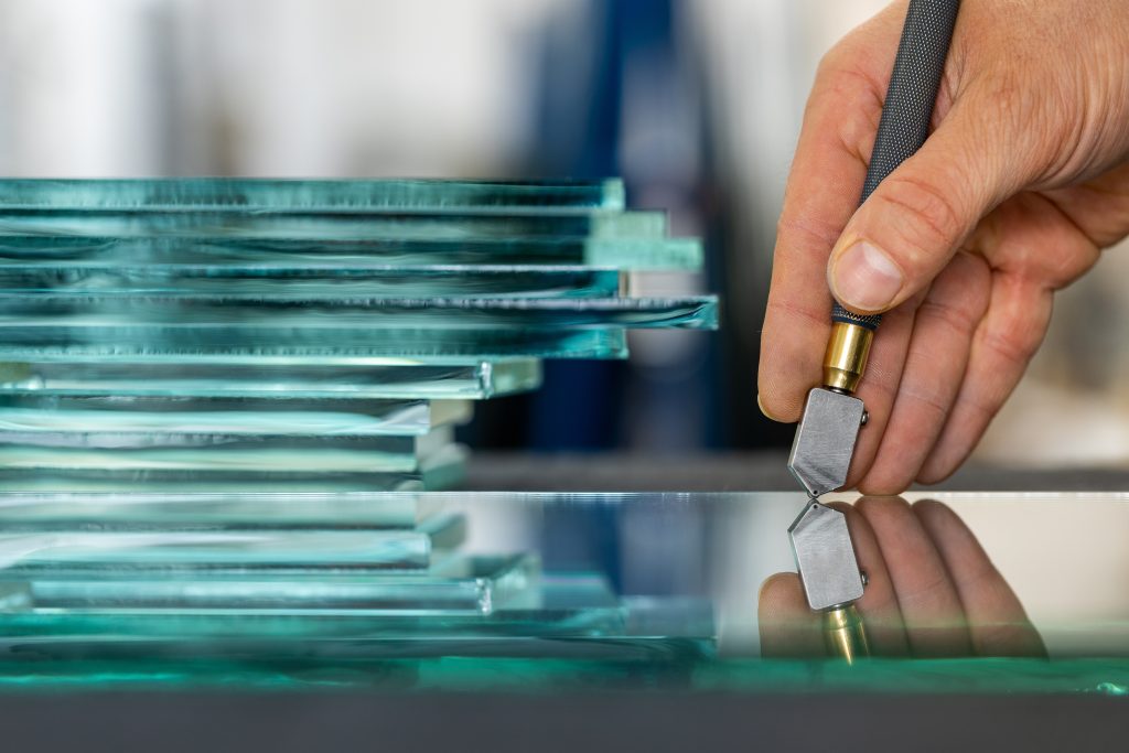 Close-up,Of,A,Glazier's,Hand,When,He,Cuts,Glass,In